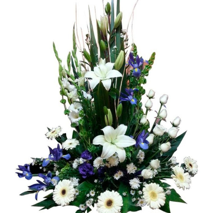 Arreglo floral para funeral de rosas y lilis
